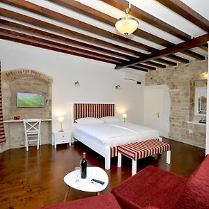 Pensionat Palace Square, Trogir